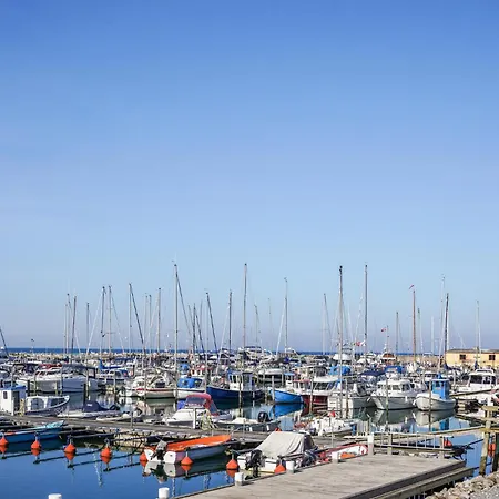 Stunning In Feriehus Glesborg